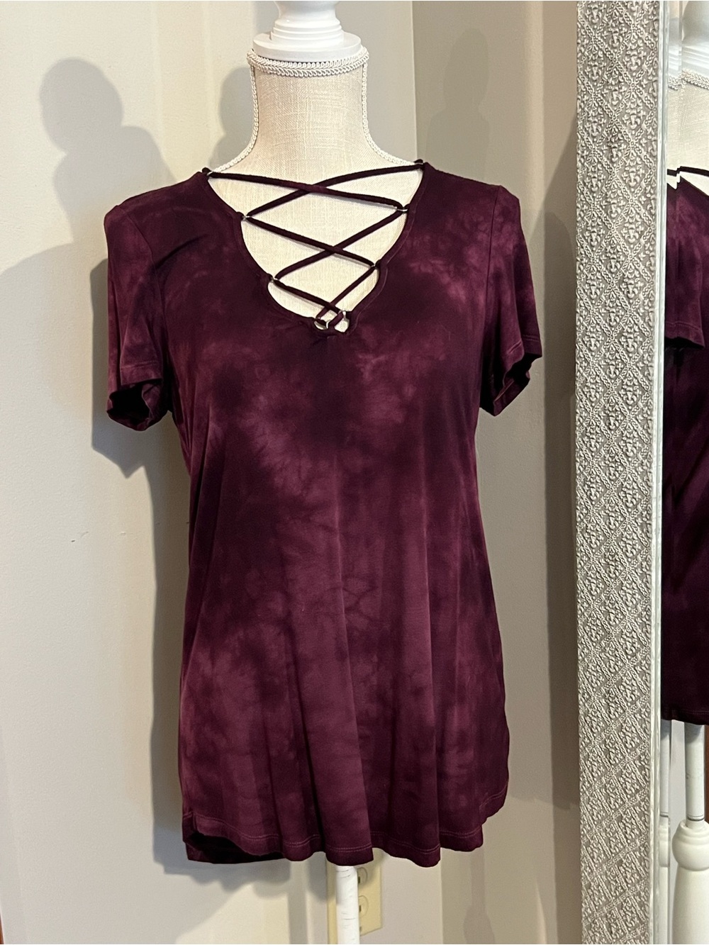 American Eagle Soft & Sexy Tagless Crisscross Short Sleeve Top Burgundy Tie Dye